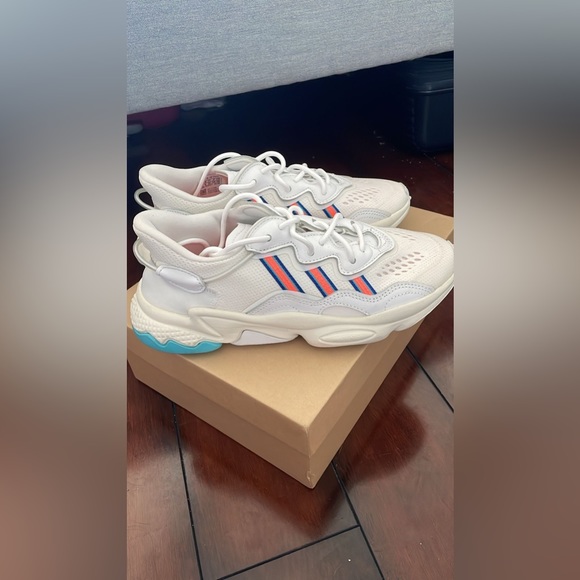 Adidas Ozweego (eur womens size 37.5) - Picture 4 of 5